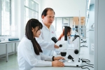 GS TS  Tất hướng dẫn SV dùng kính hiển điện tử
