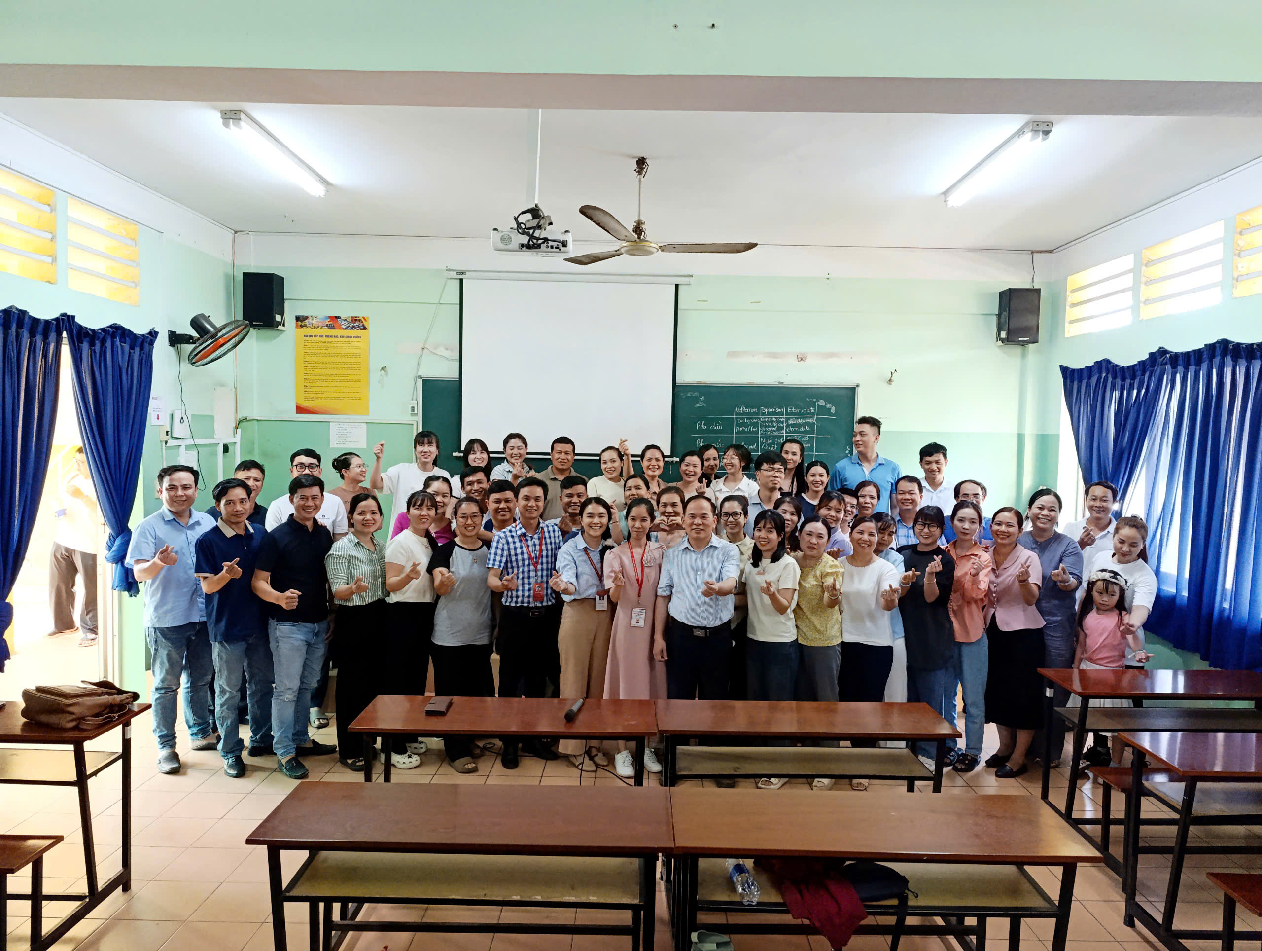 Lãnh đạo Viện Dược học gặp gỡ học viên vừa học vừa làm Khóa 2: Phổ Biến Quy định thực hiện Tiểu luận Tốt nghiệp