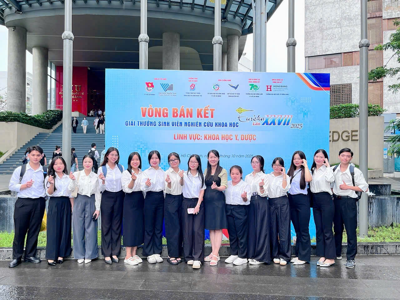 VIỆN DƯỢC HỌC BÌNH DƯƠNG GHI DẤU ẤN TẠI VÒNG BÁN KẾT GIẢI THƯỞNG SINH VIÊN NGHIÊN CỨU KHOA HỌC EURÉKA 2025