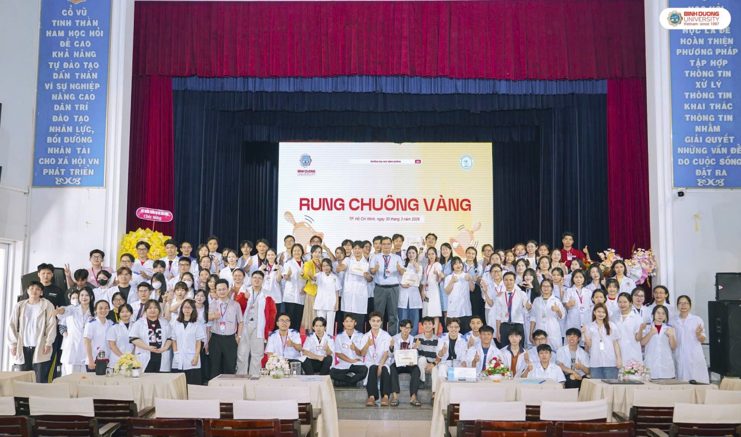 Sinh viên IPER tranh tài "Đặc nhiệm blouse trắng"