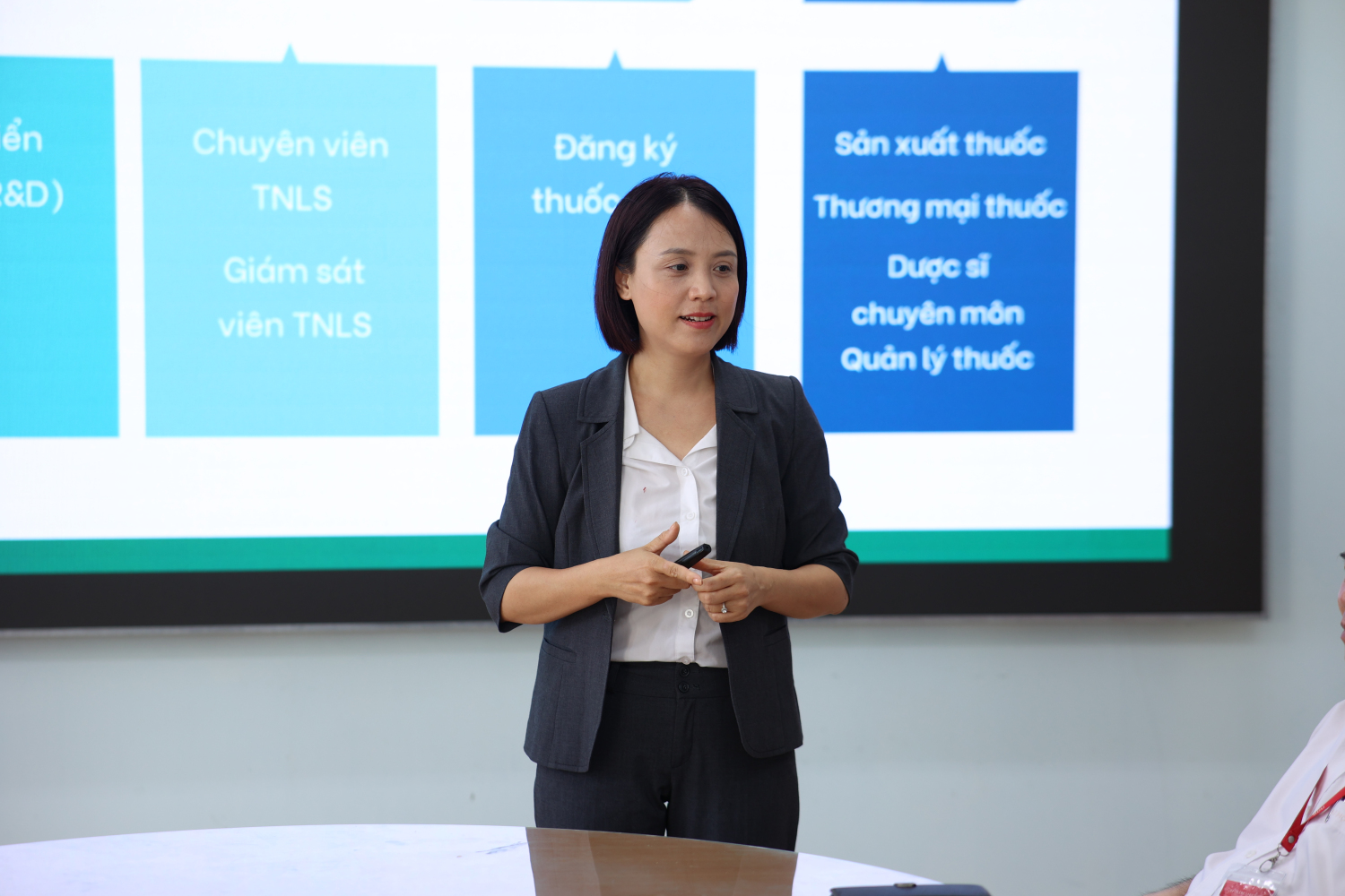 Sinh viên IPER-BDU hào hứng với "Hướng nghiệp theo iKiGAi"
