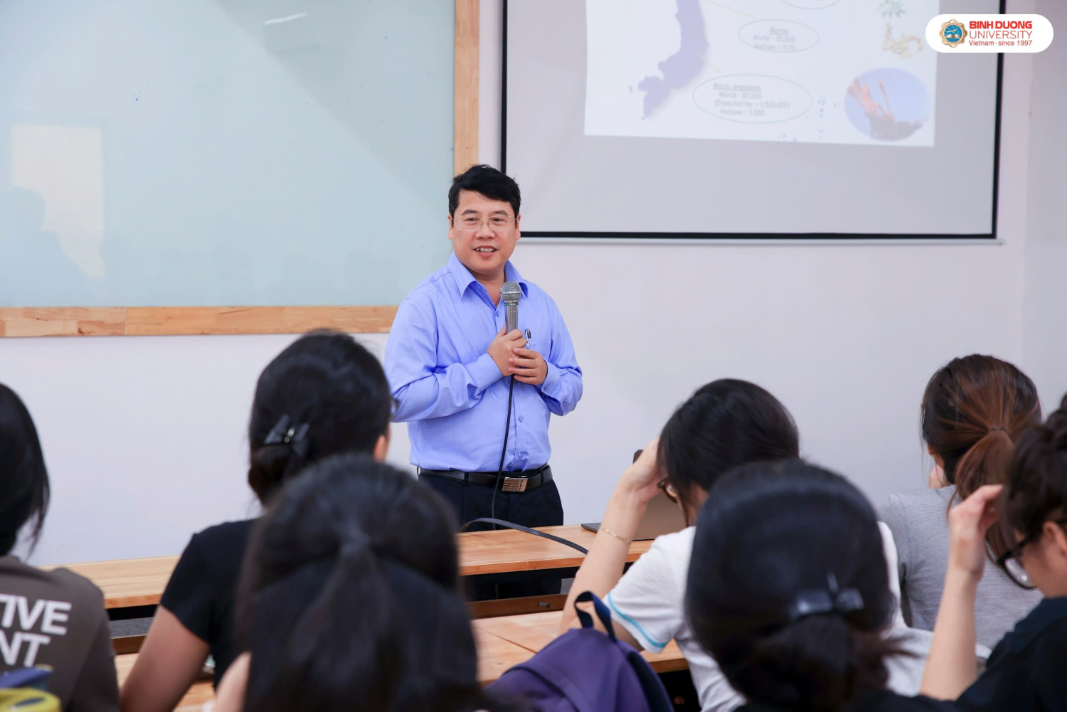 NÂNG CAO NĂNG LỰC NGHIÊN CỨU VÀ CẬP NHẬT TƯ DUY Y DƯỢC PHẨM HIỆN ĐẠI